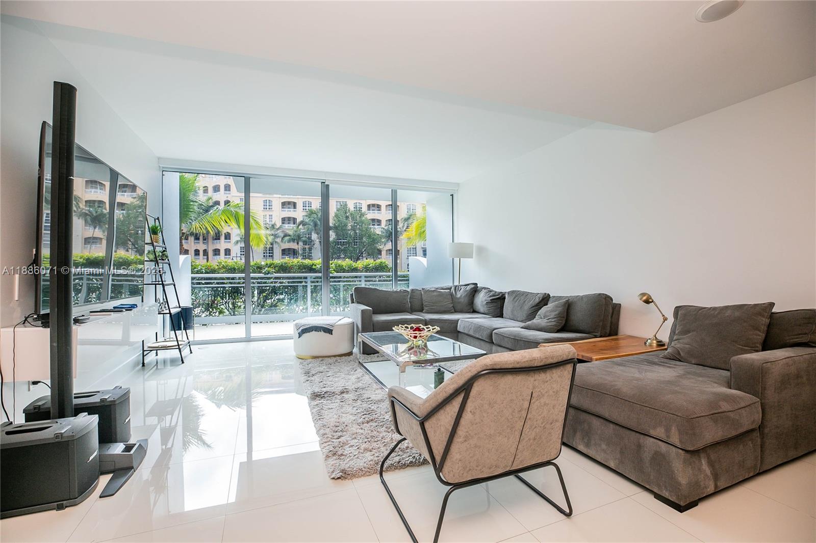 2950 NE 188th St #124, Aventura FL 33180