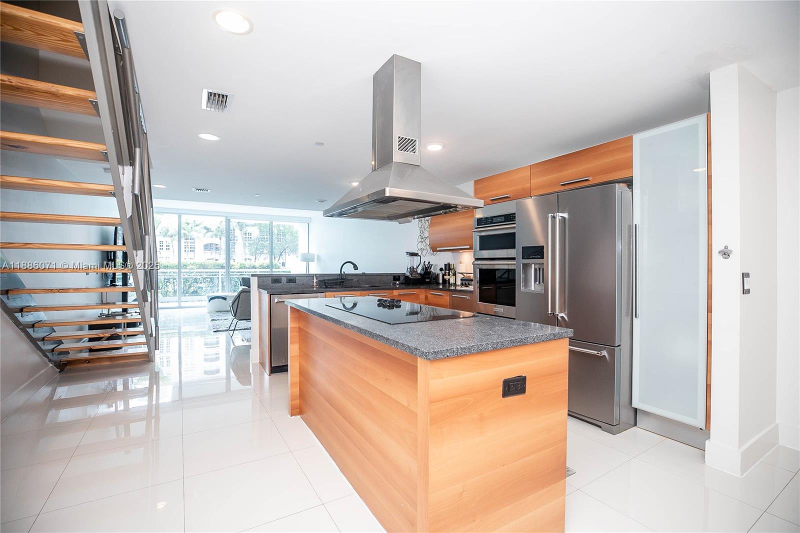 2950 NE 188th St #124, Aventura FL 33180