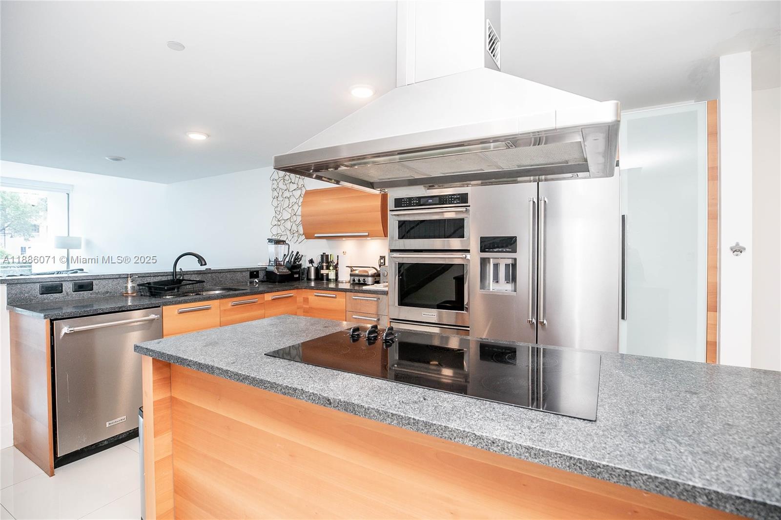 2950 NE 188th St #124, Aventura FL 33180