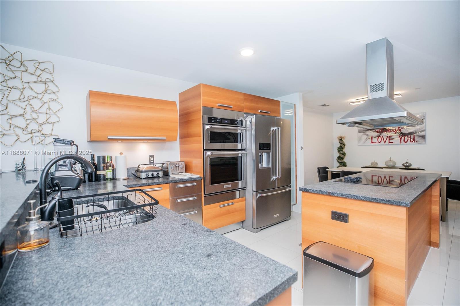 2950 NE 188th St #124, Aventura FL 33180