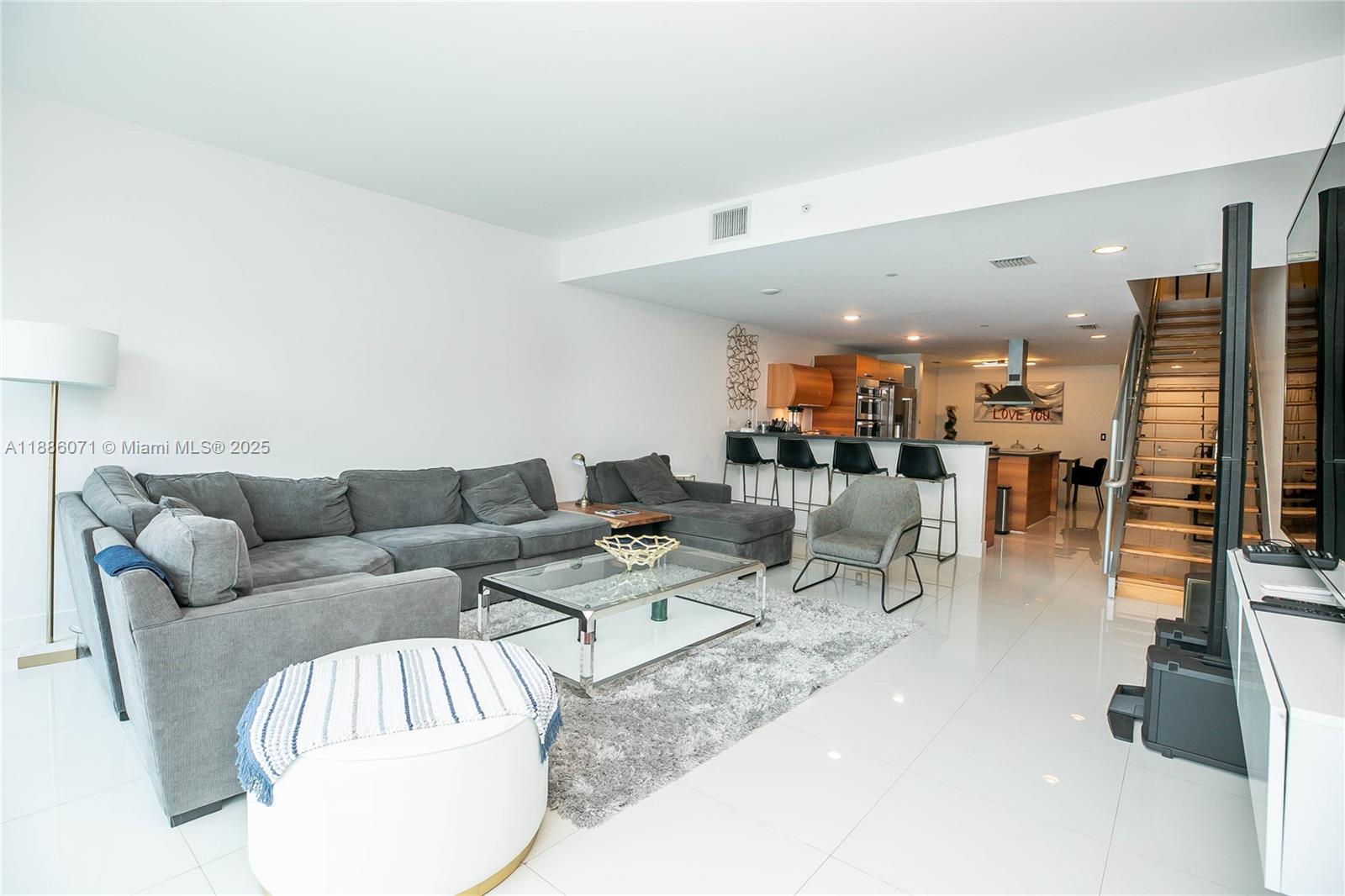 2950 NE 188th St #124, Aventura FL 33180