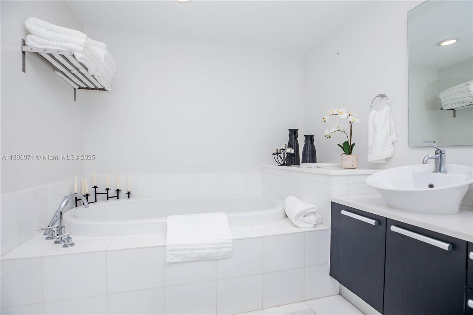 2950 NE 188th St #124, Aventura FL 33180