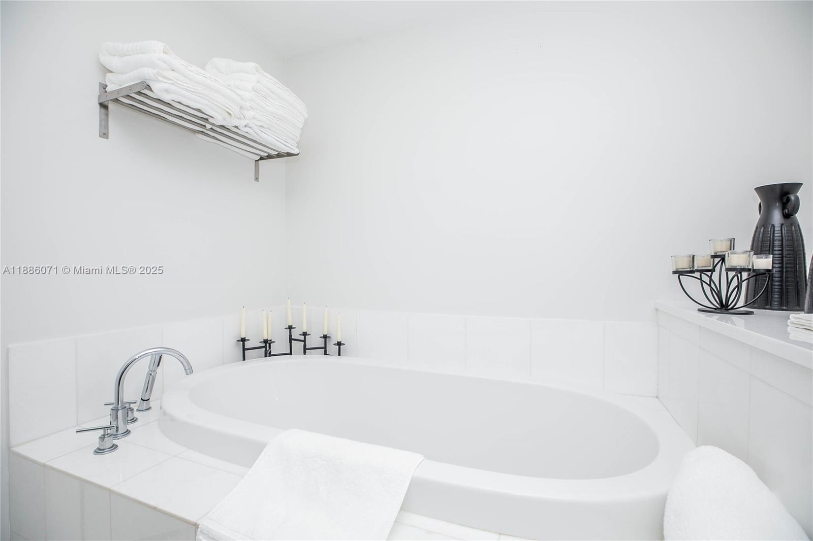 2950 NE 188th St #124, Aventura FL 33180
