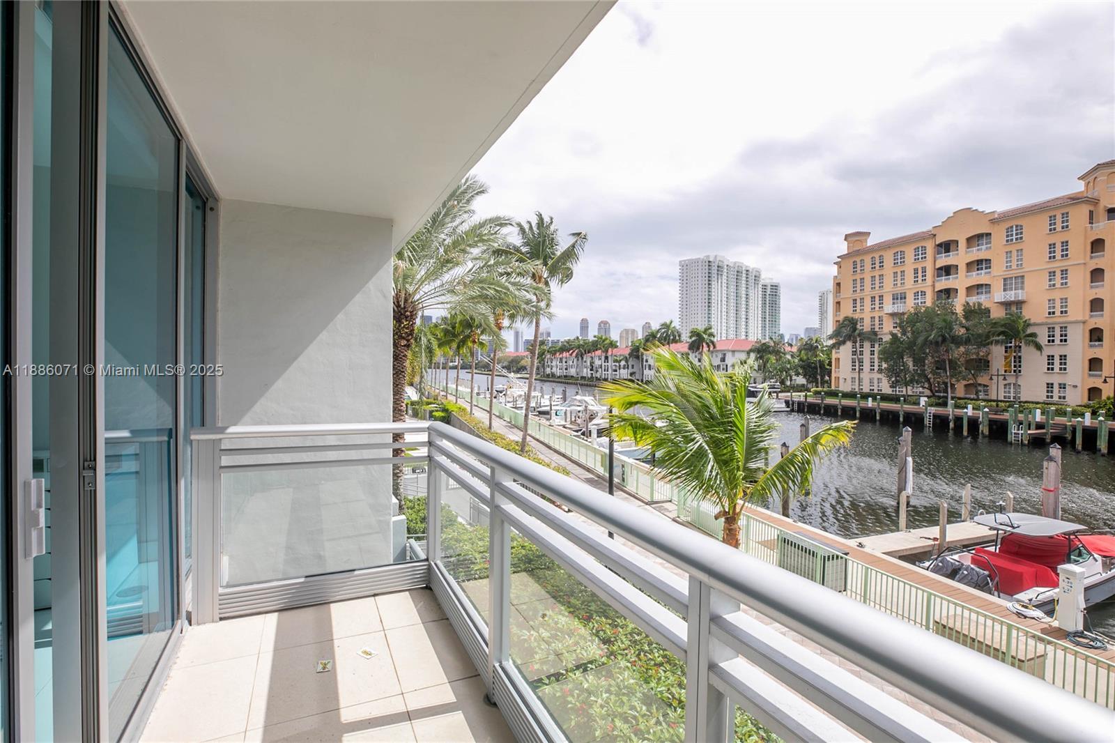 2950 NE 188th St #124, Aventura FL 33180
