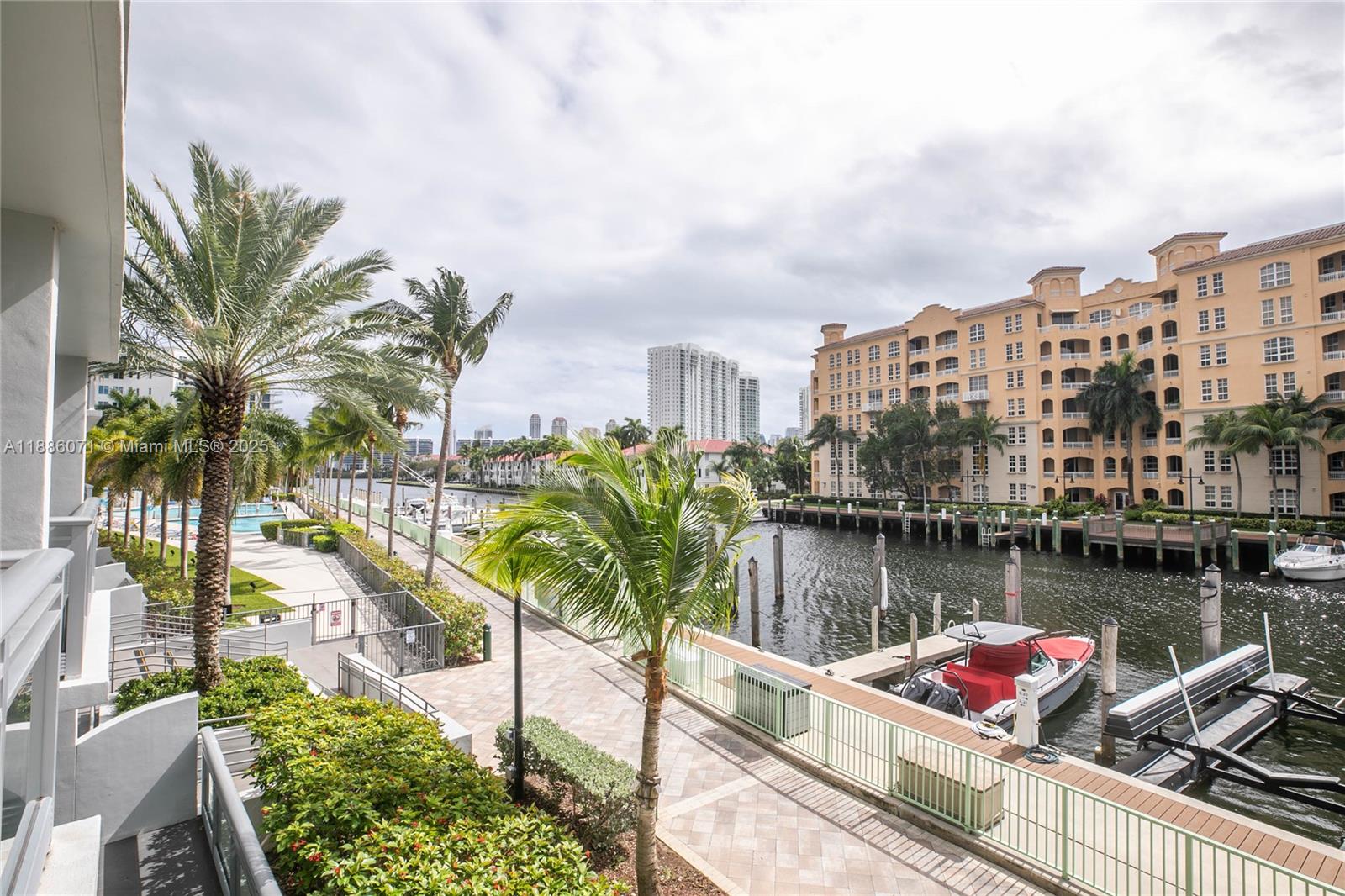 2950 NE 188th St #124, Aventura FL 33180