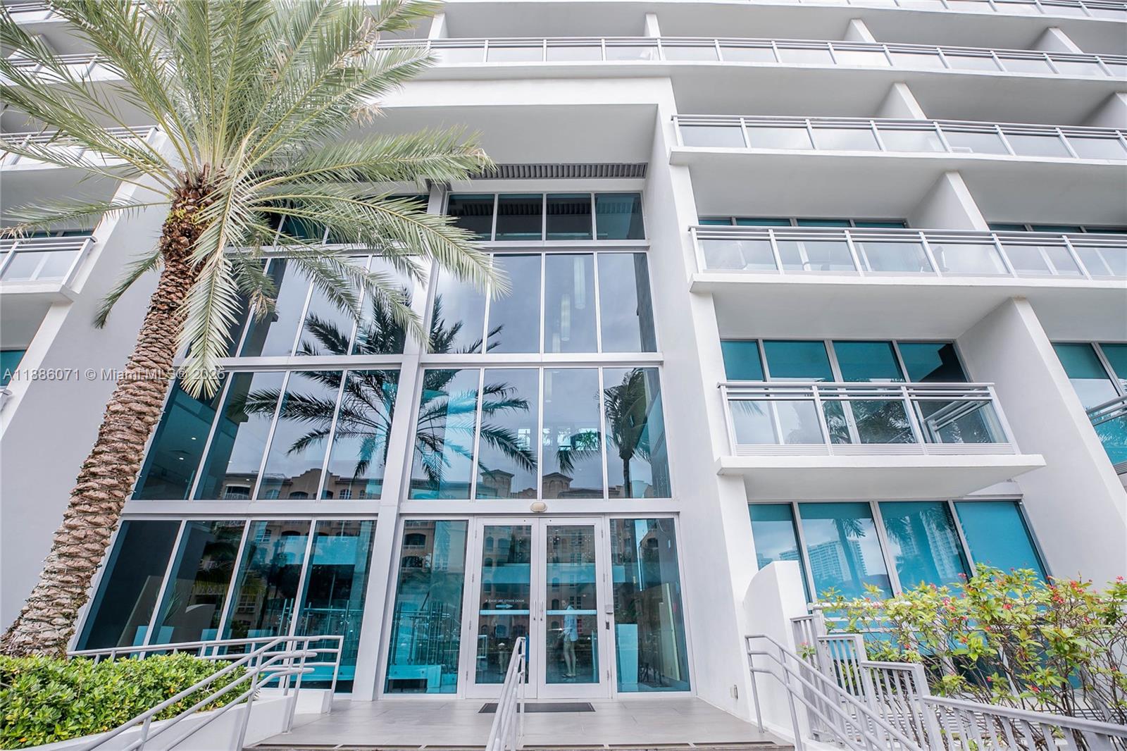 2950 NE 188th St #124, Aventura FL 33180