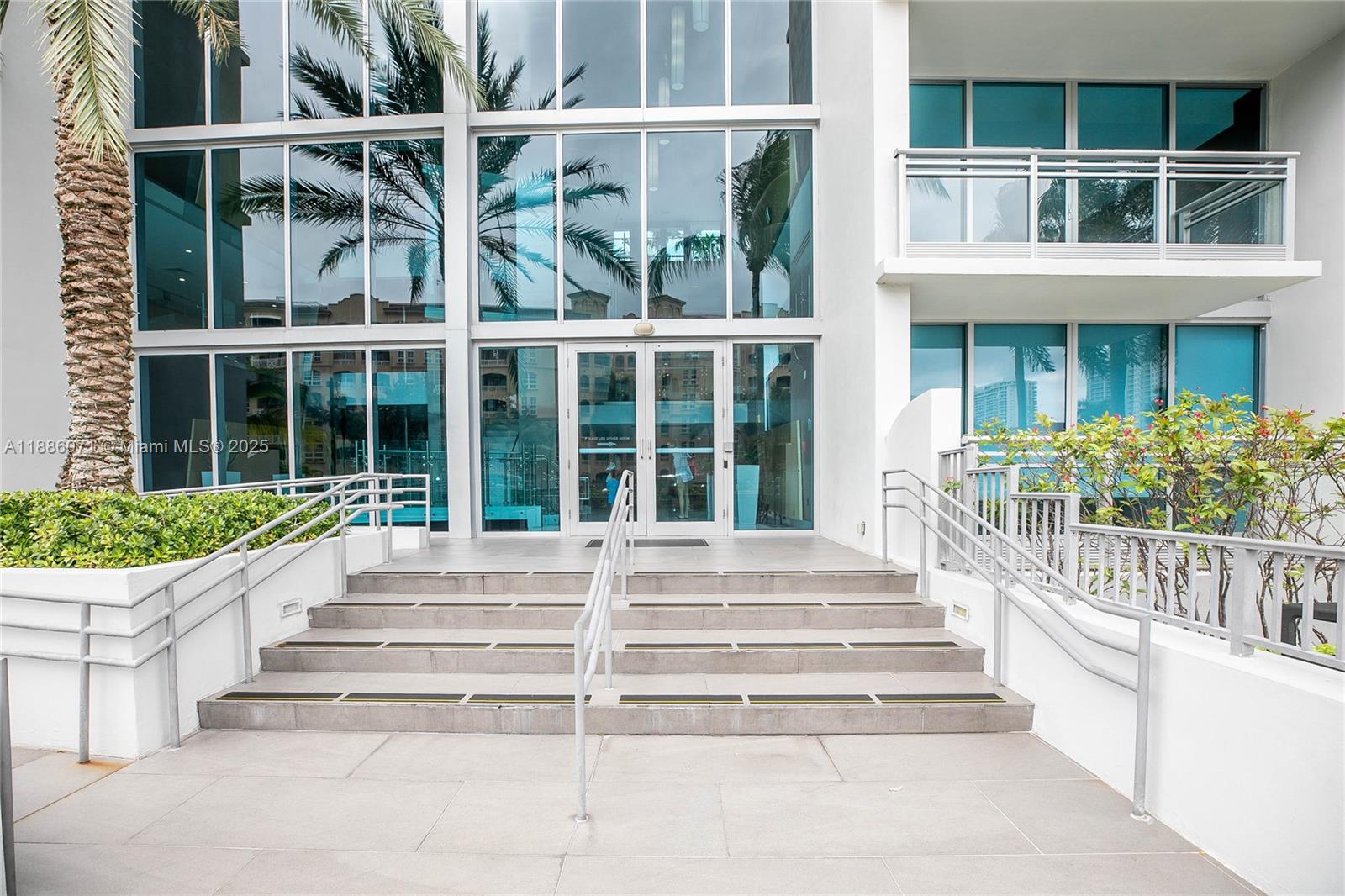 2950 NE 188th St #124, Aventura FL 33180
