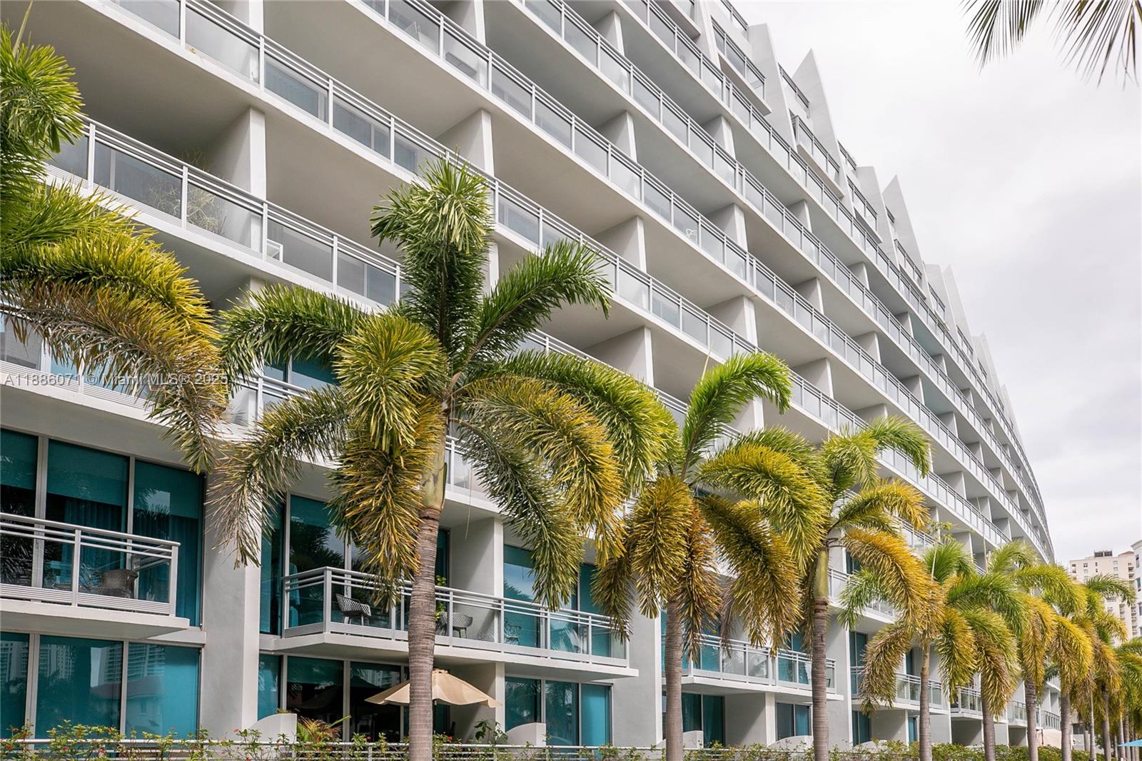 2950 NE 188th St #124, Aventura FL 33180
