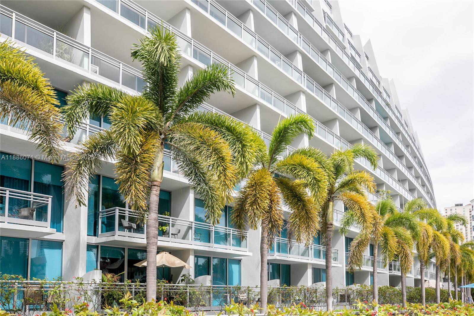 2950 NE 188th St #124, Aventura FL 33180