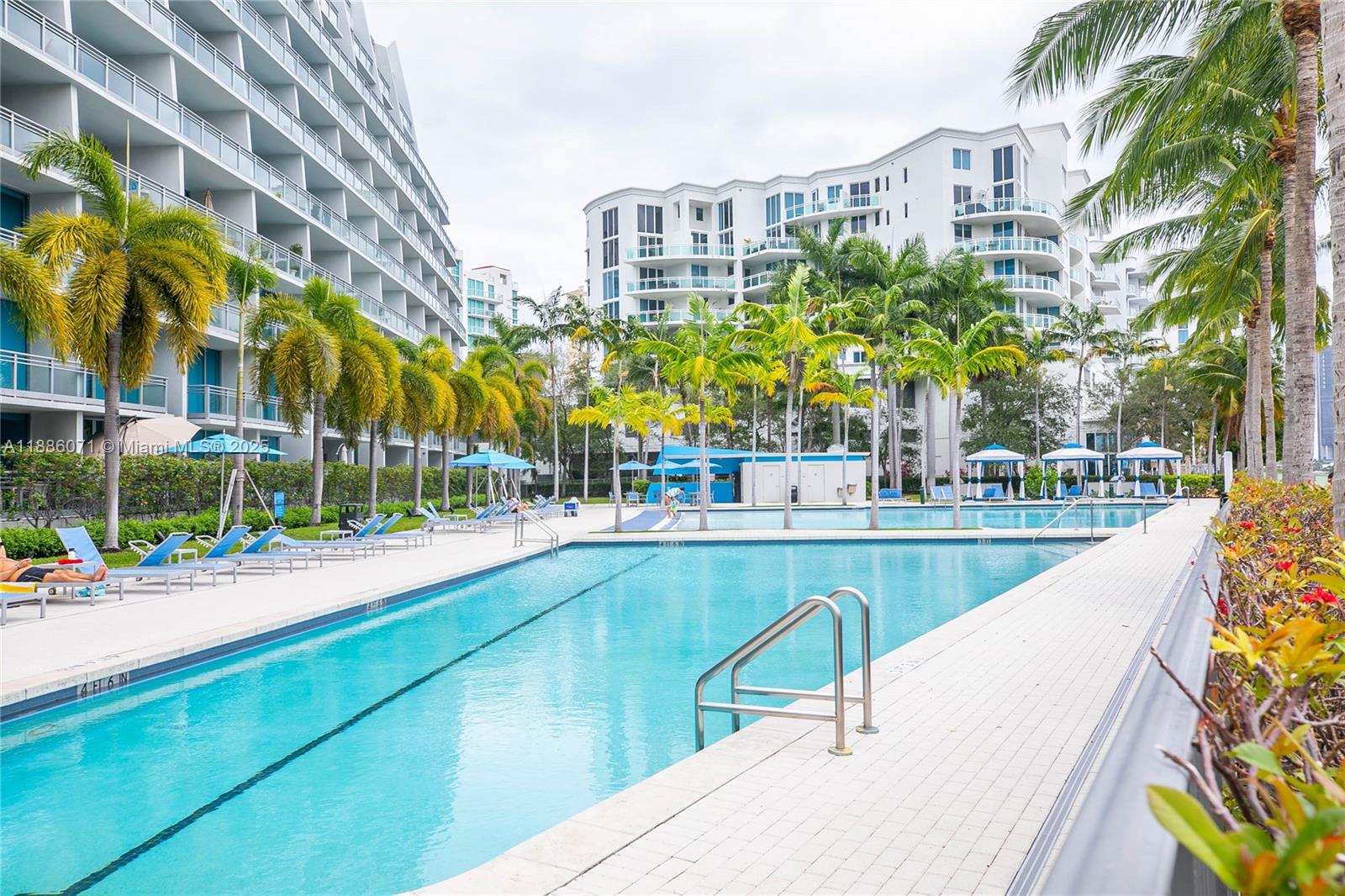 2950 NE 188th St #124, Aventura FL 33180
