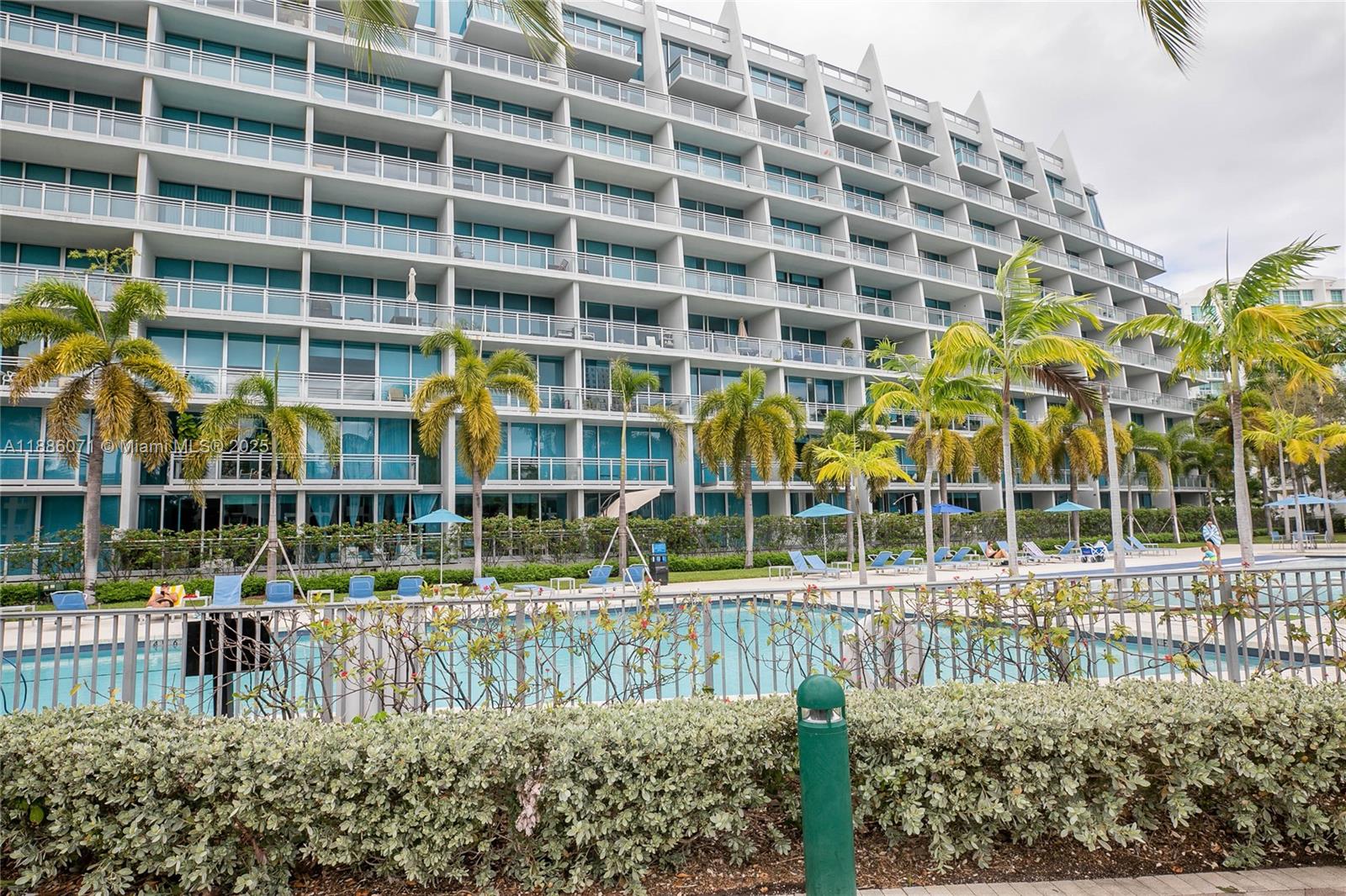 2950 NE 188th St #124, Aventura FL 33180