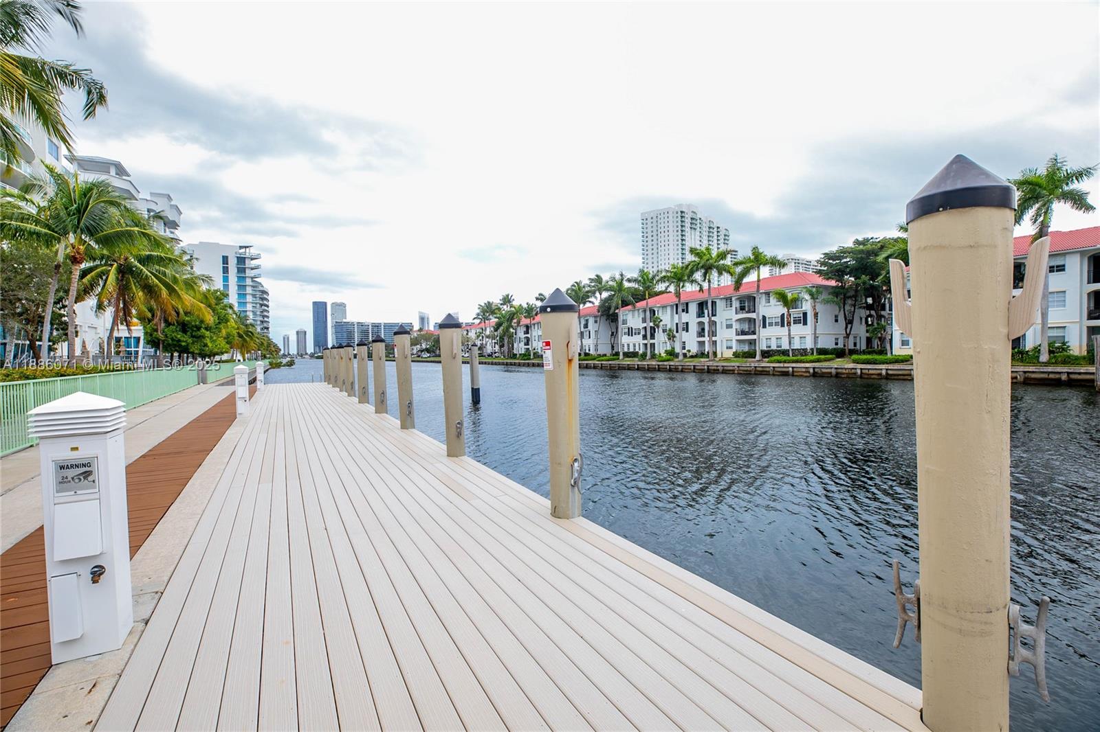 2950 NE 188th St #124, Aventura FL 33180