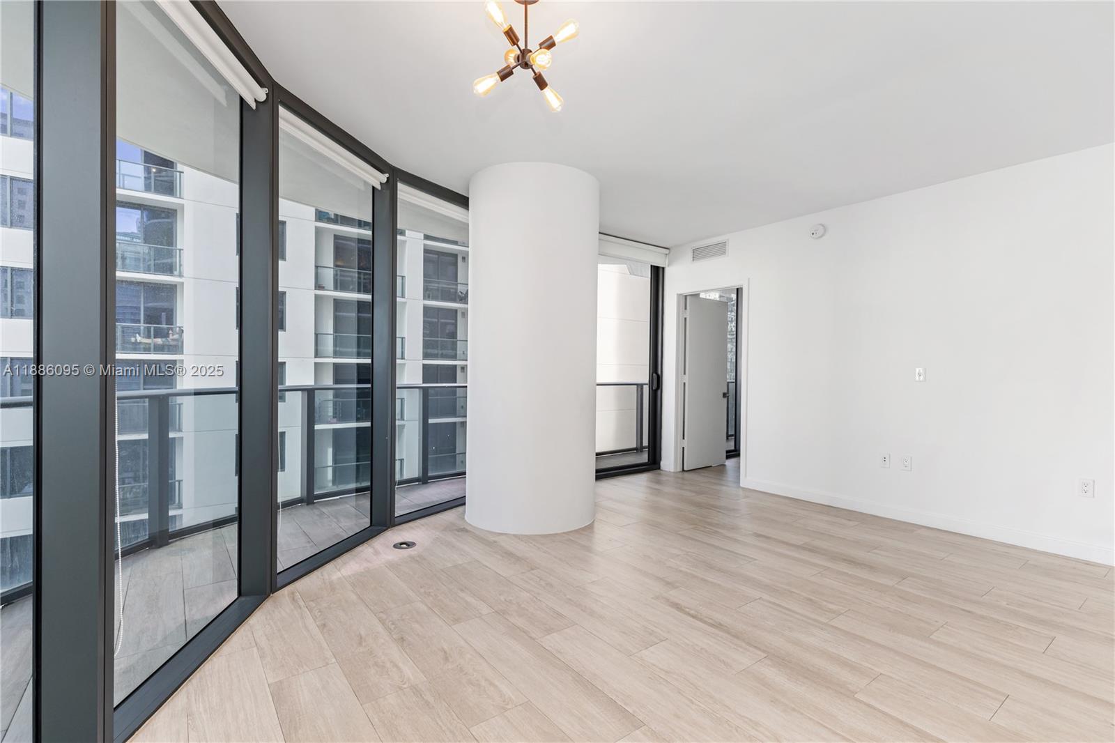 55 SW 9th St #1608, Miami FL 33130