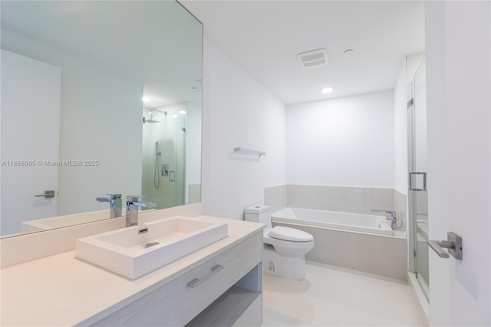 55 SW 9th St #1608, Miami FL 33130