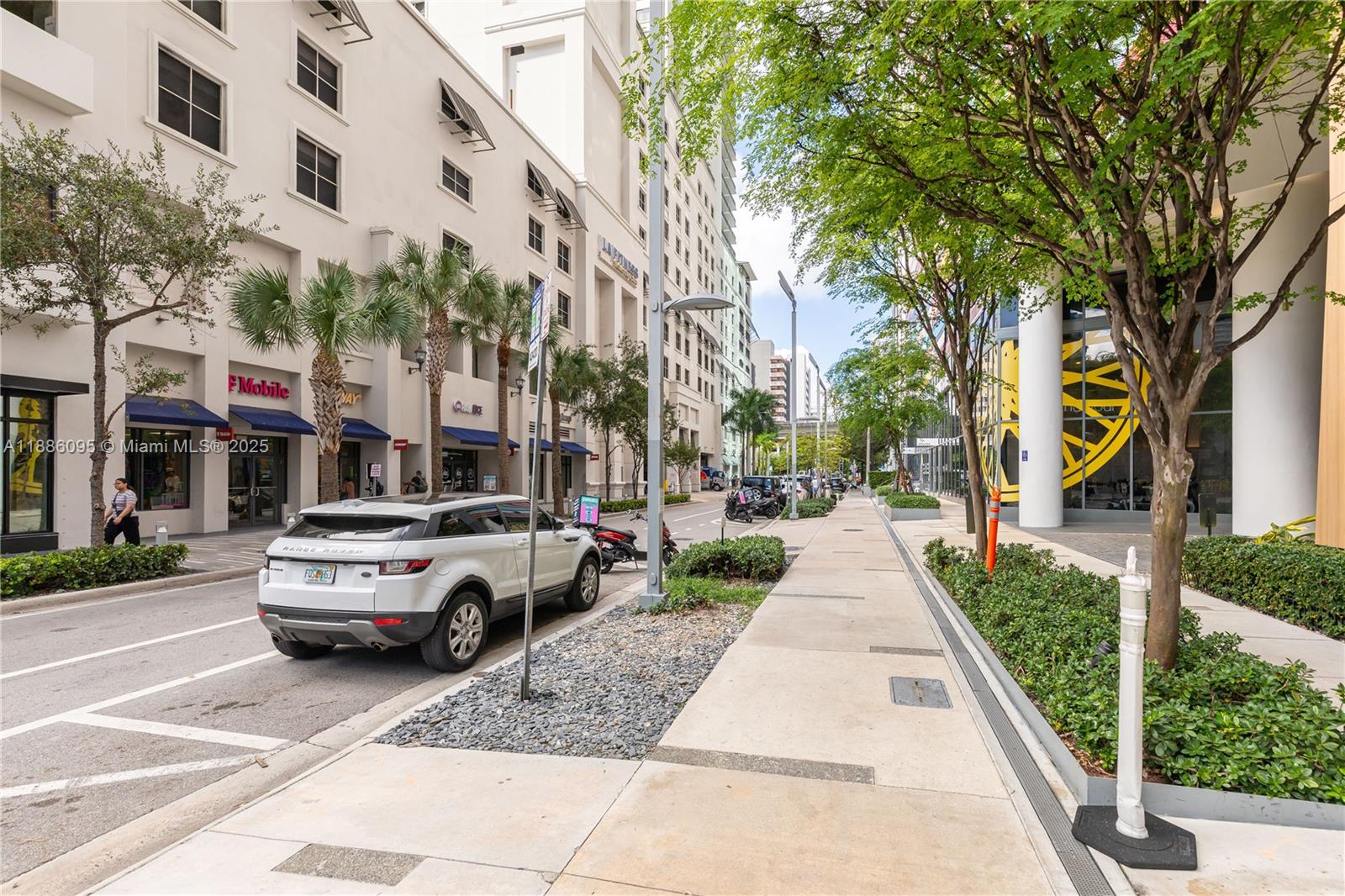55 SW 9th St #1608, Miami FL 33130