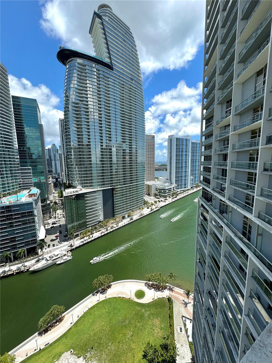 475 Brickell Ave #2512, Miami FL 33131