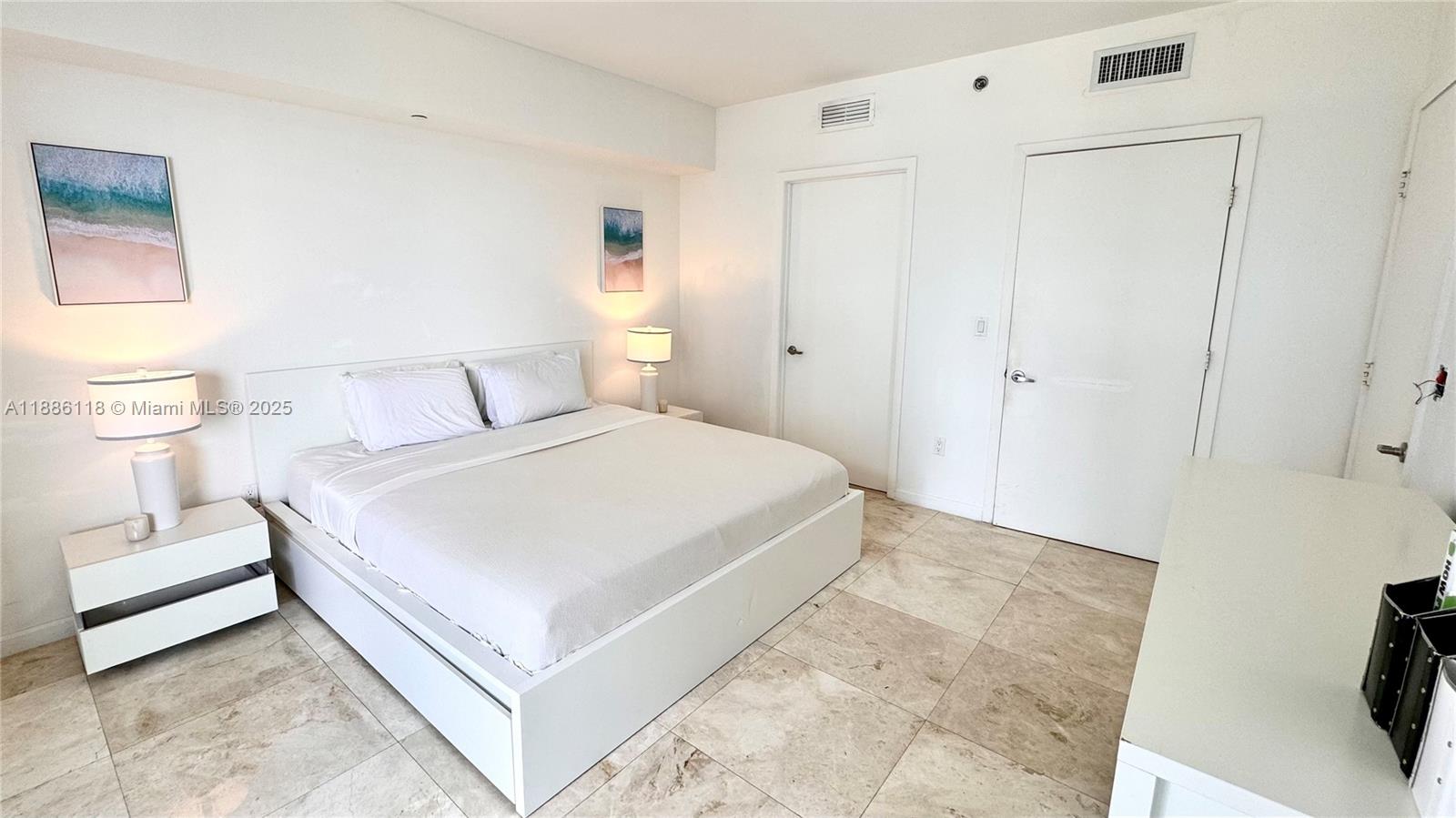 475 Brickell Ave #2512, Miami FL 33131