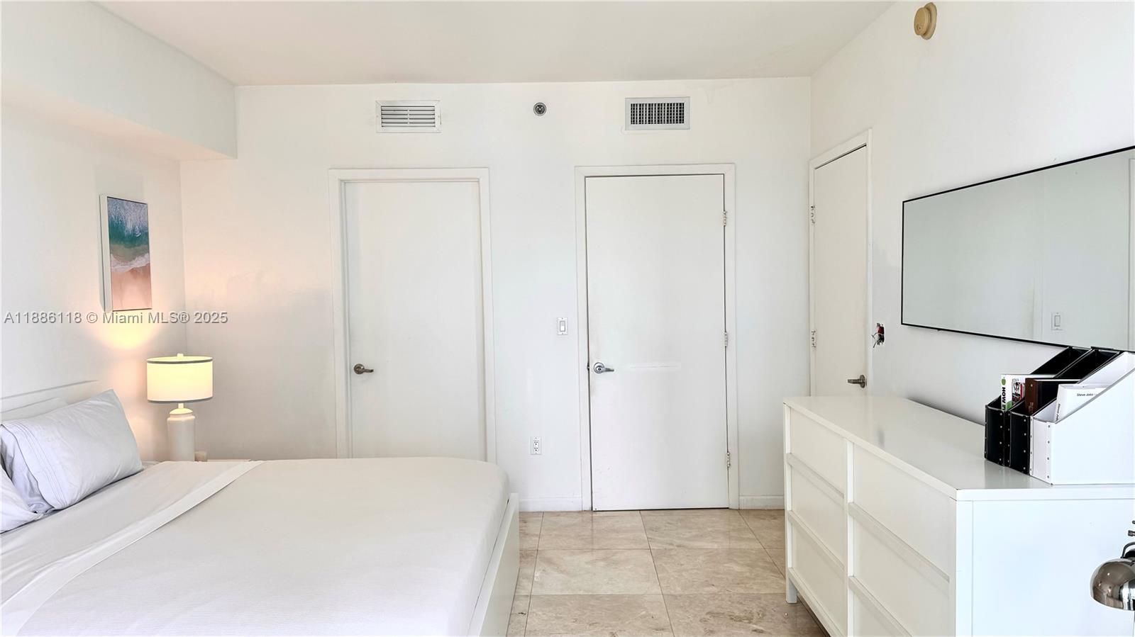 475 Brickell Ave #2512, Miami FL 33131