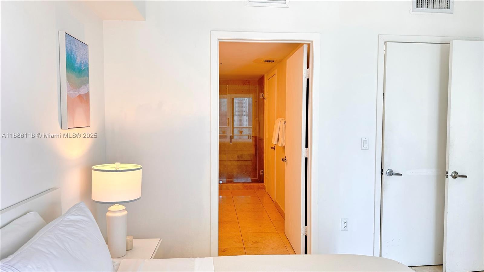475 Brickell Ave #2512, Miami FL 33131
