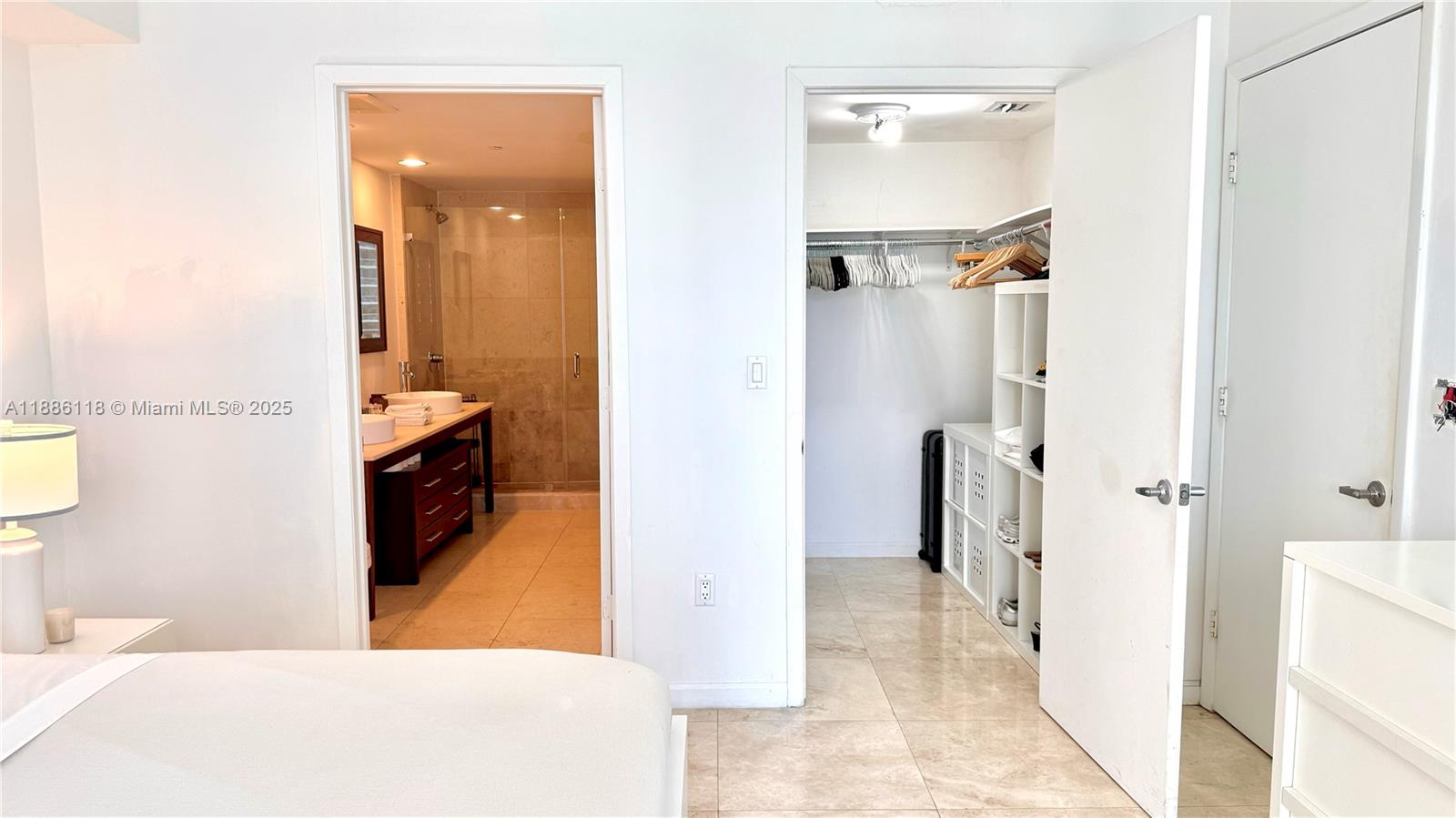475 Brickell Ave #2512, Miami FL 33131