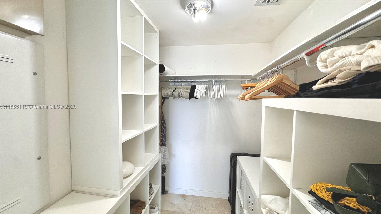 475 Brickell Ave #2512, Miami FL 33131