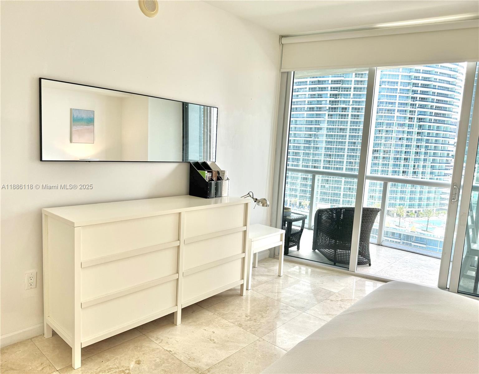 475 Brickell Ave #2512, Miami FL 33131