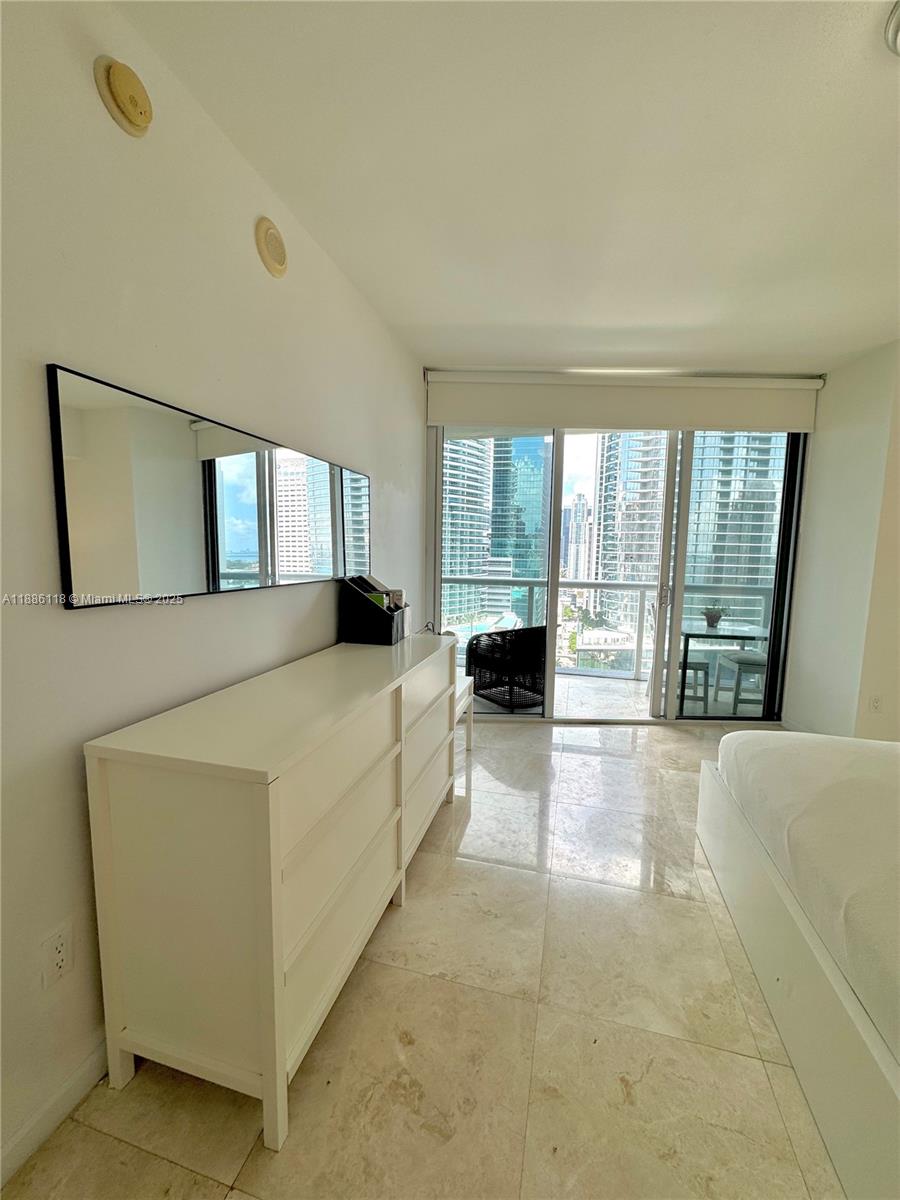 475 Brickell Ave #2512, Miami FL 33131