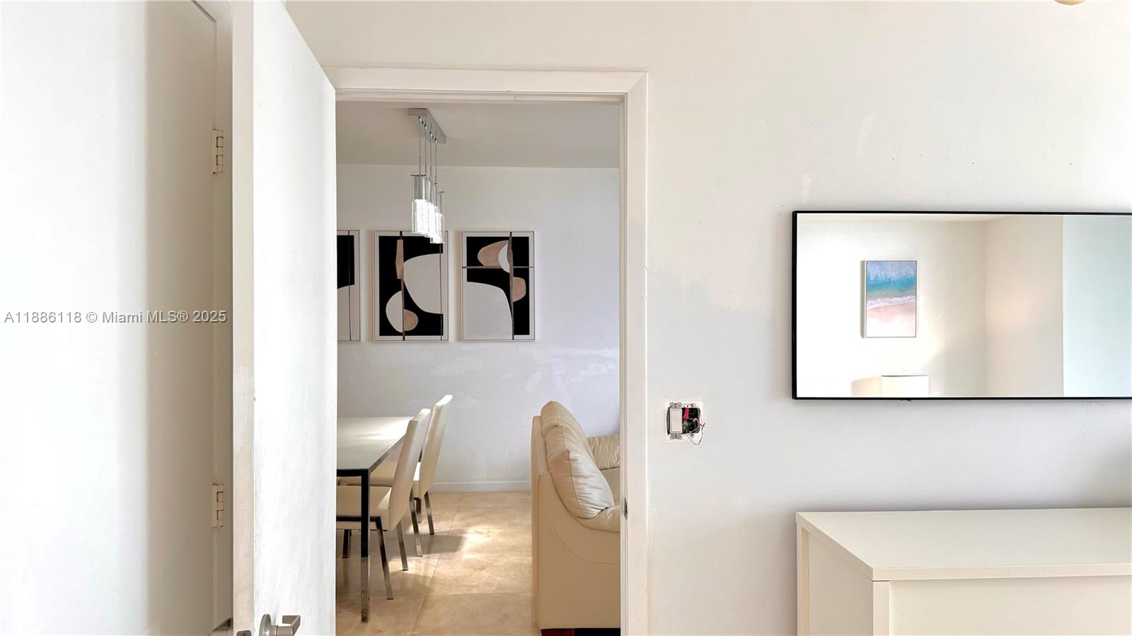 475 Brickell Ave #2512, Miami FL 33131