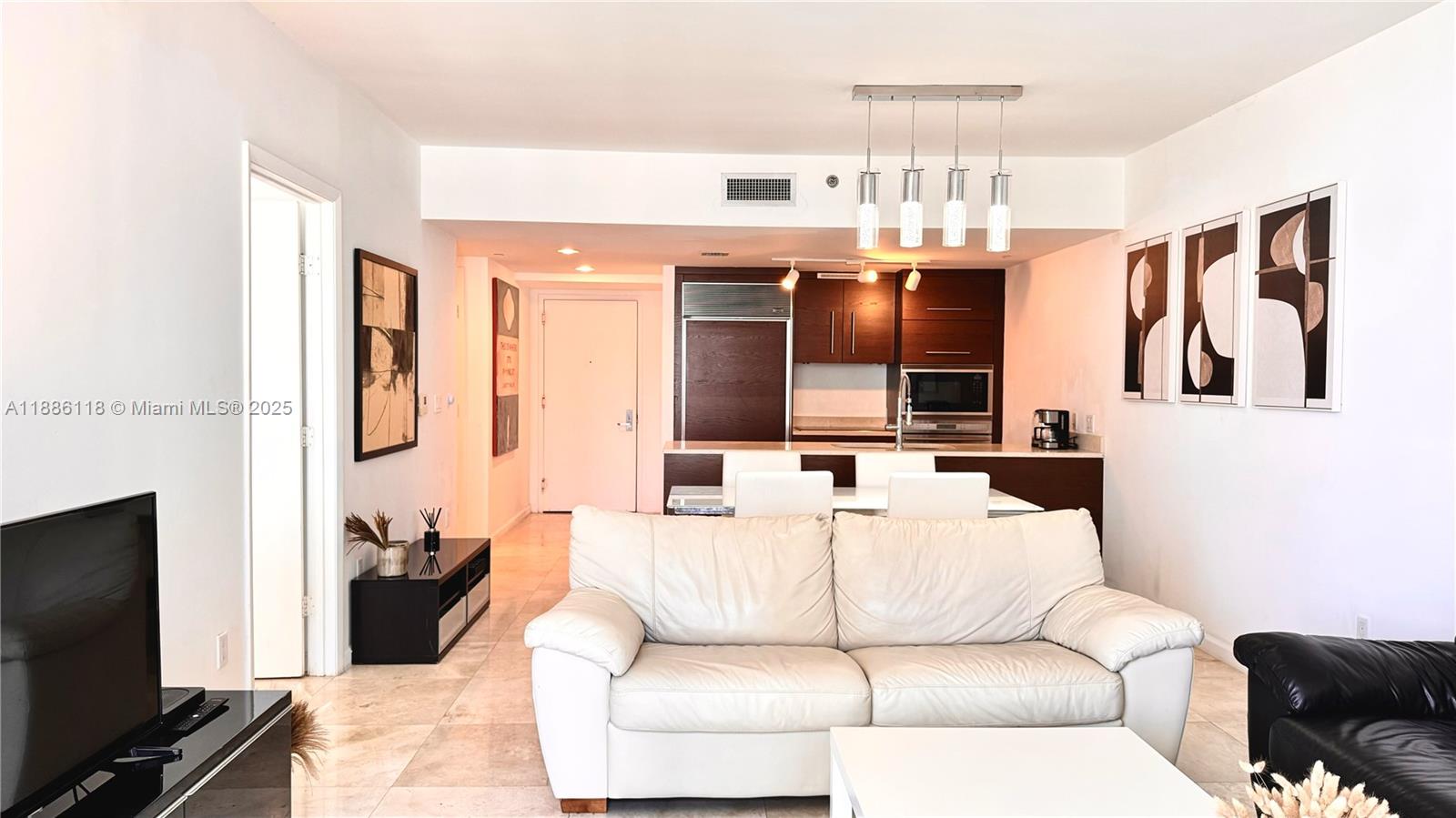 475 Brickell Ave #2512, Miami FL 33131