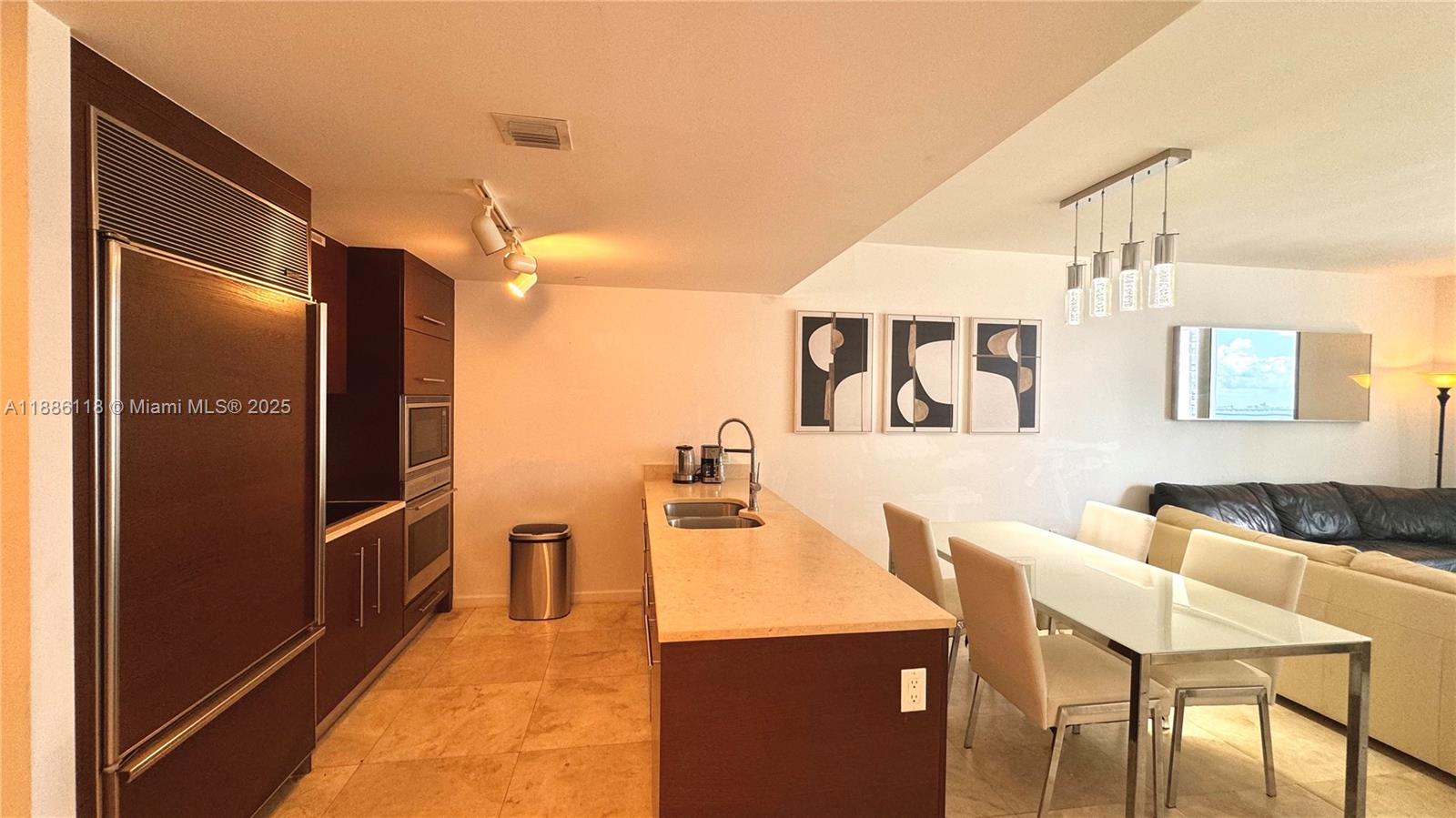 475 Brickell Ave #2512, Miami FL 33131