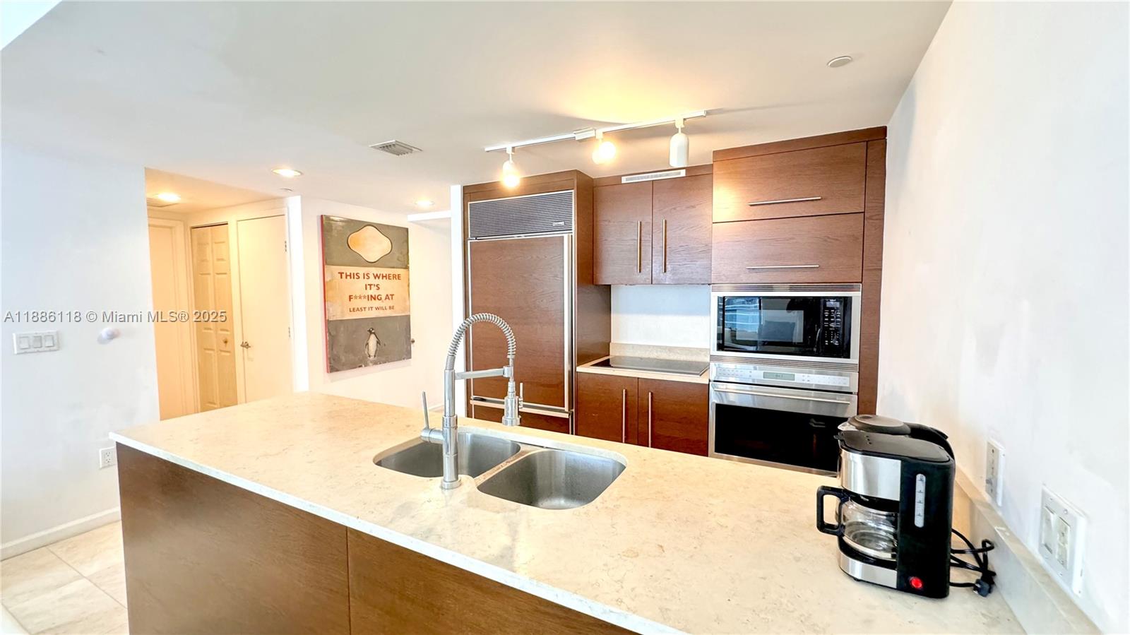 475 Brickell Ave #2512, Miami FL 33131