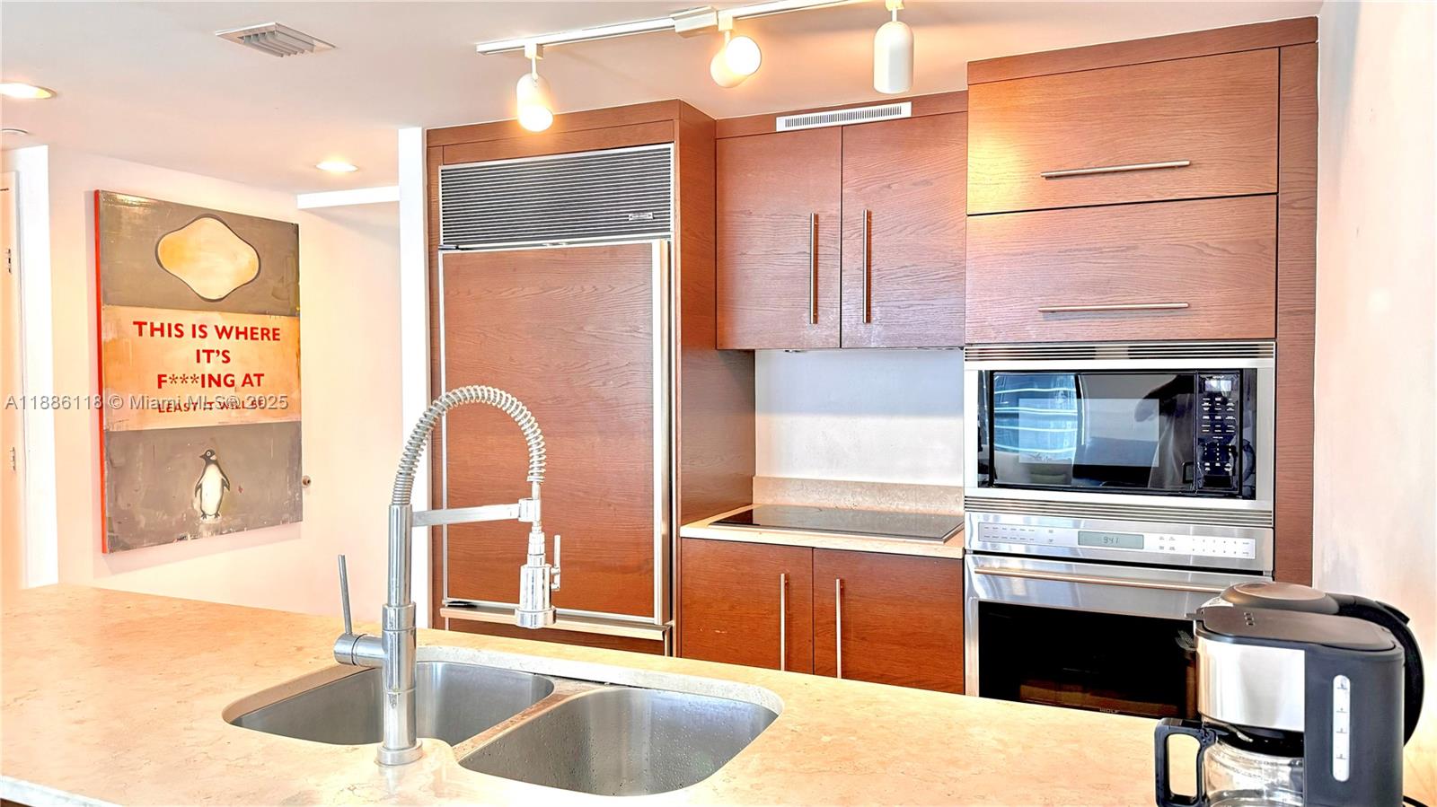 475 Brickell Ave #2512, Miami FL 33131