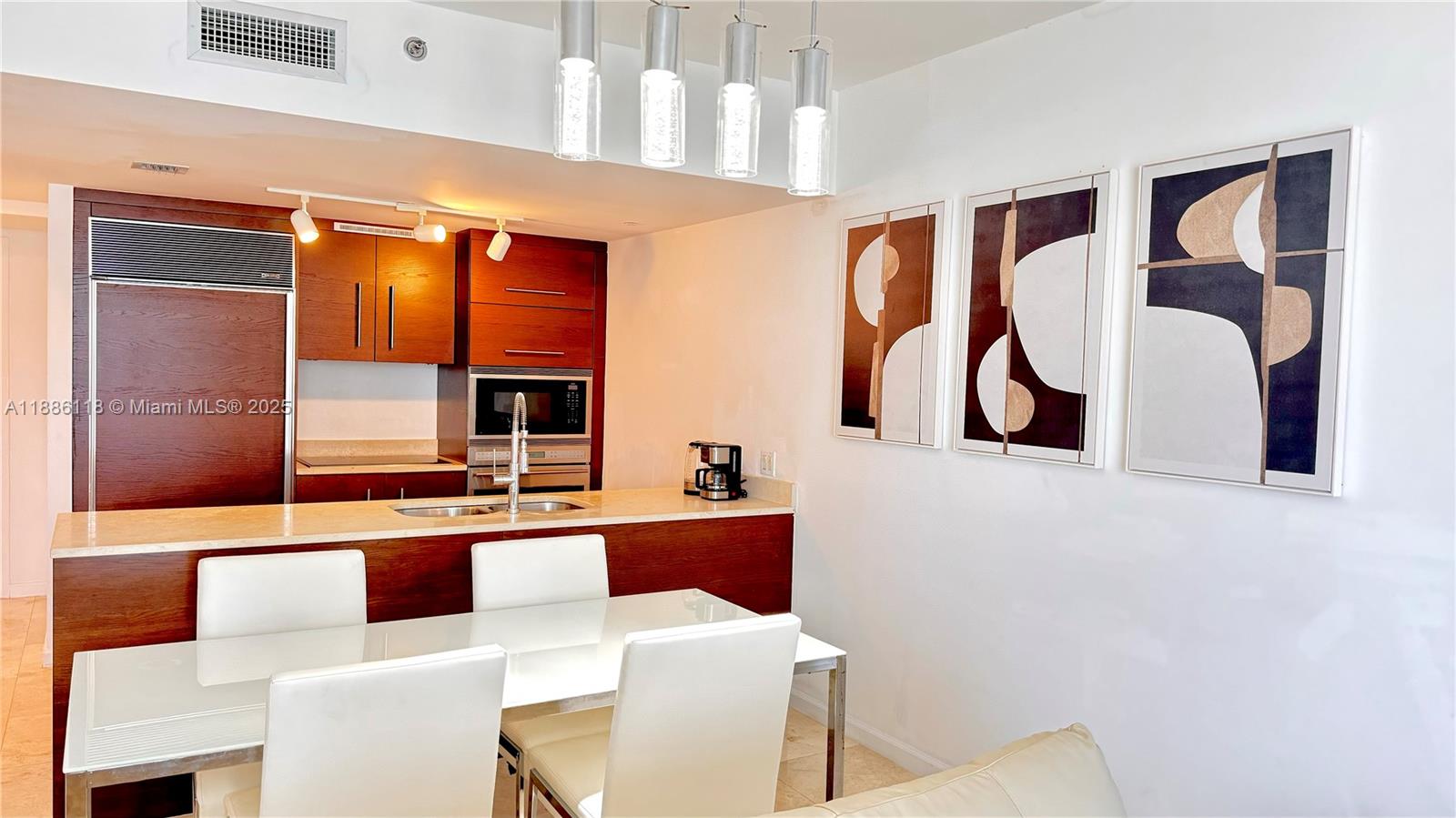 475 Brickell Ave #2512, Miami FL 33131