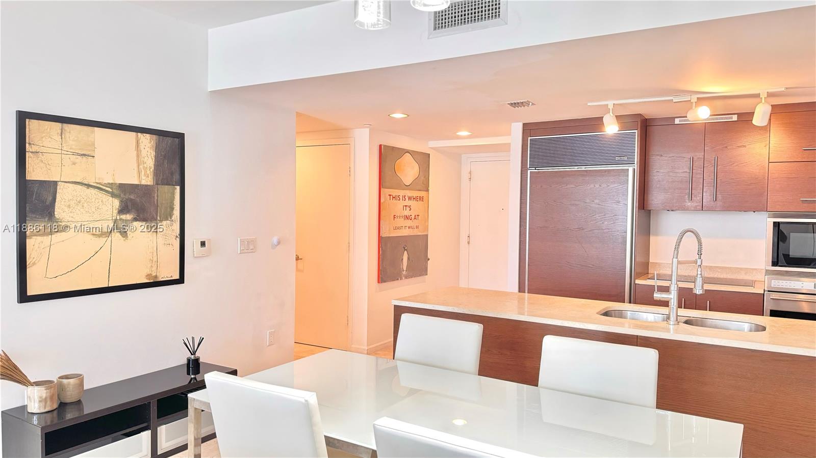475 Brickell Ave #2512, Miami FL 33131