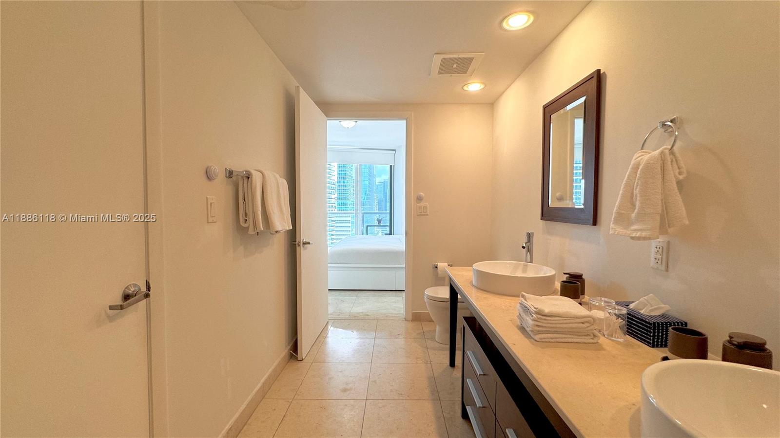475 Brickell Ave #2512, Miami FL 33131