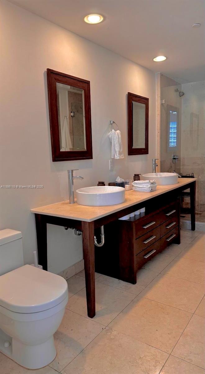475 Brickell Ave #2512, Miami FL 33131