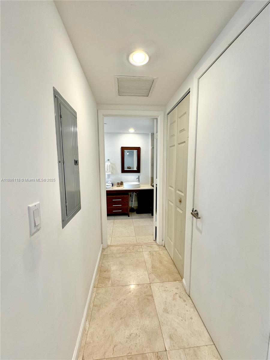 475 Brickell Ave #2512, Miami FL 33131