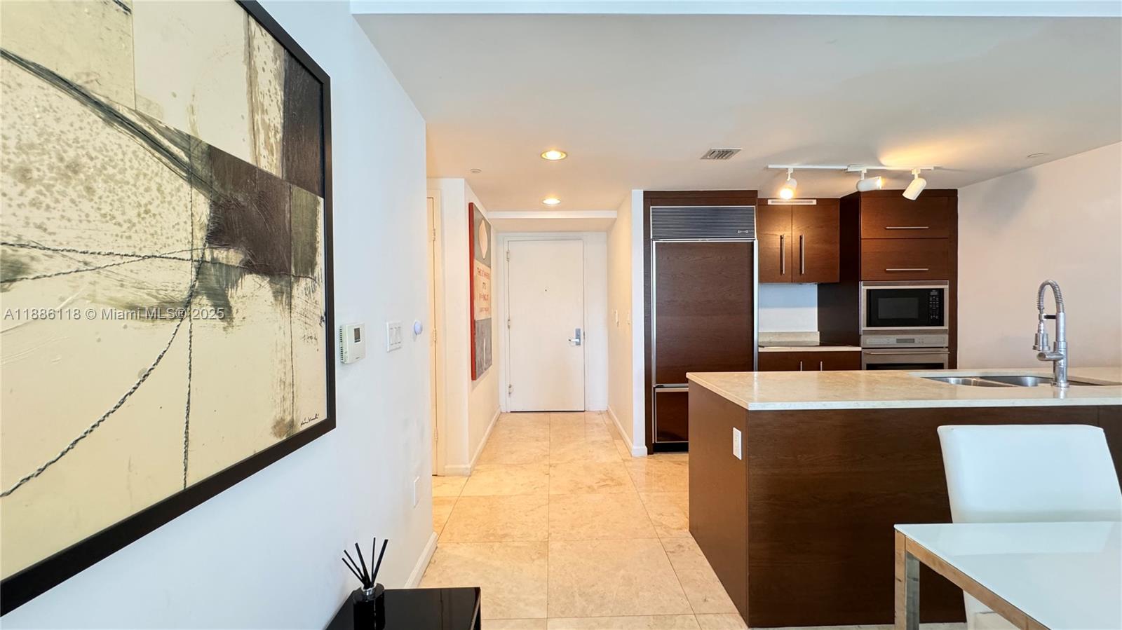 475 Brickell Ave #2512, Miami FL 33131