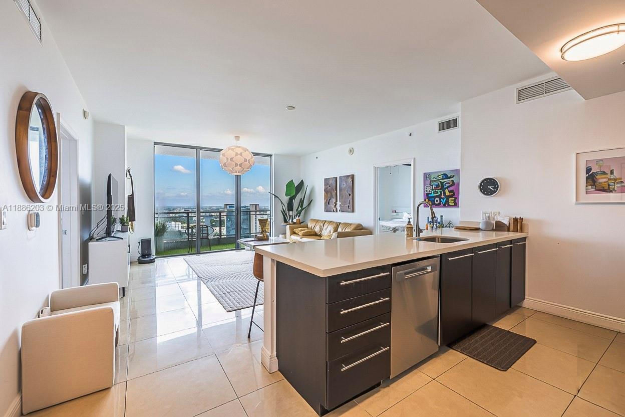 90 SW 3rd St #3705, Miami FL 33130