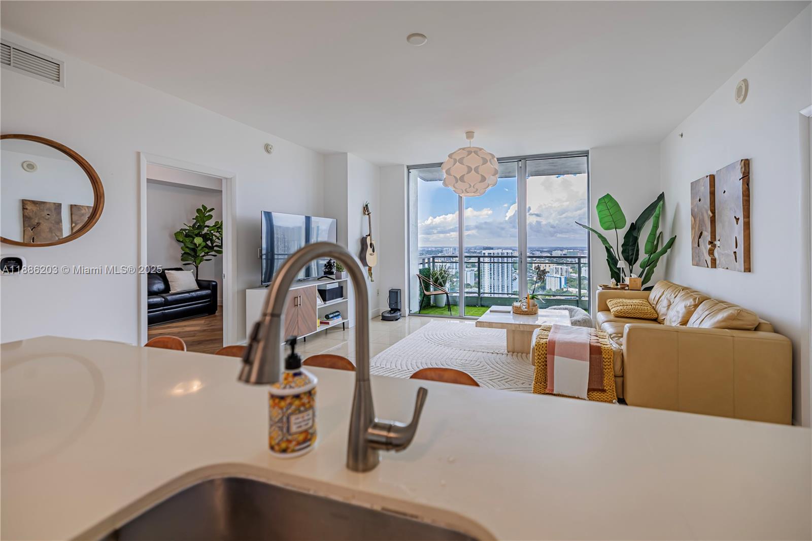 90 SW 3rd St #3705, Miami FL 33130