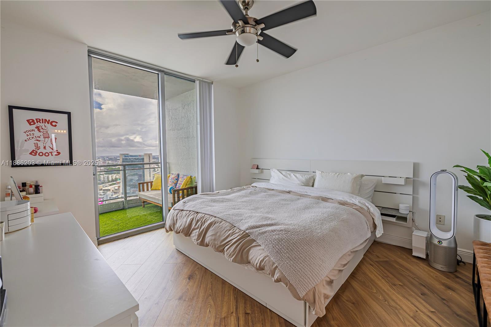 90 SW 3rd St #3705, Miami FL 33130