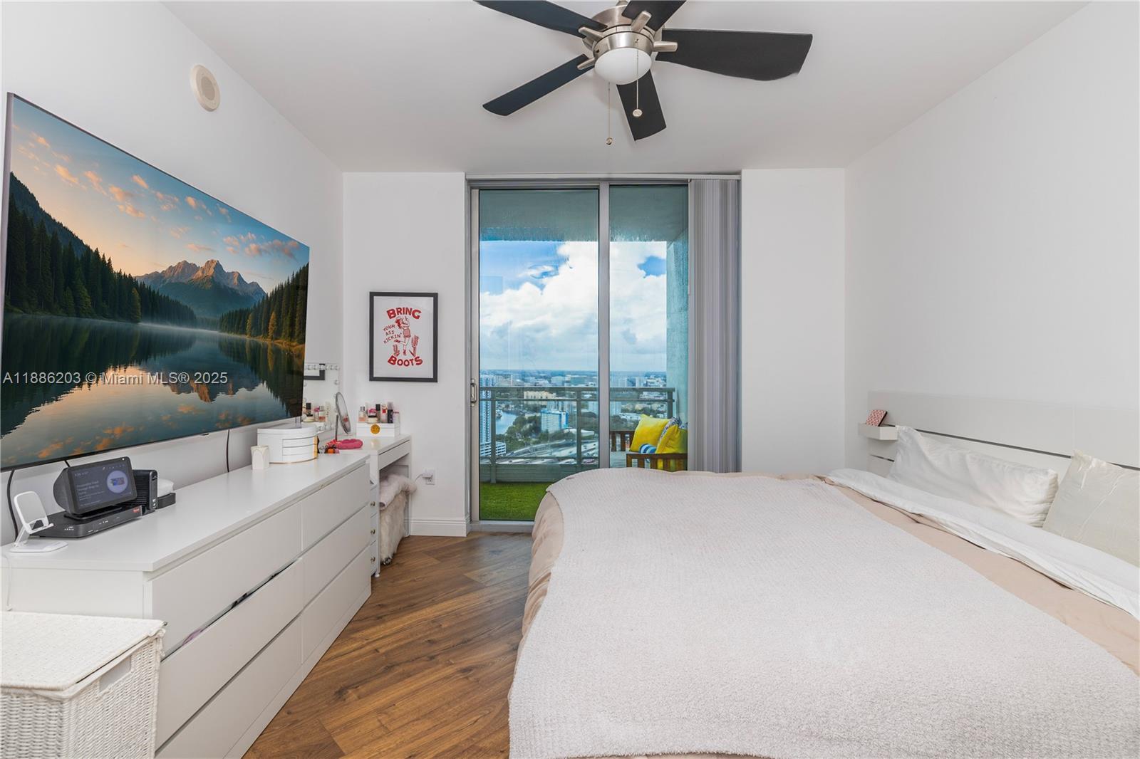 90 SW 3rd St #3705, Miami FL 33130