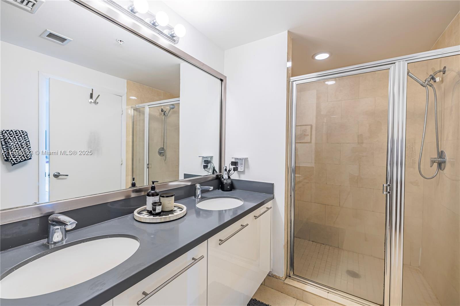 90 SW 3rd St #3705, Miami FL 33130