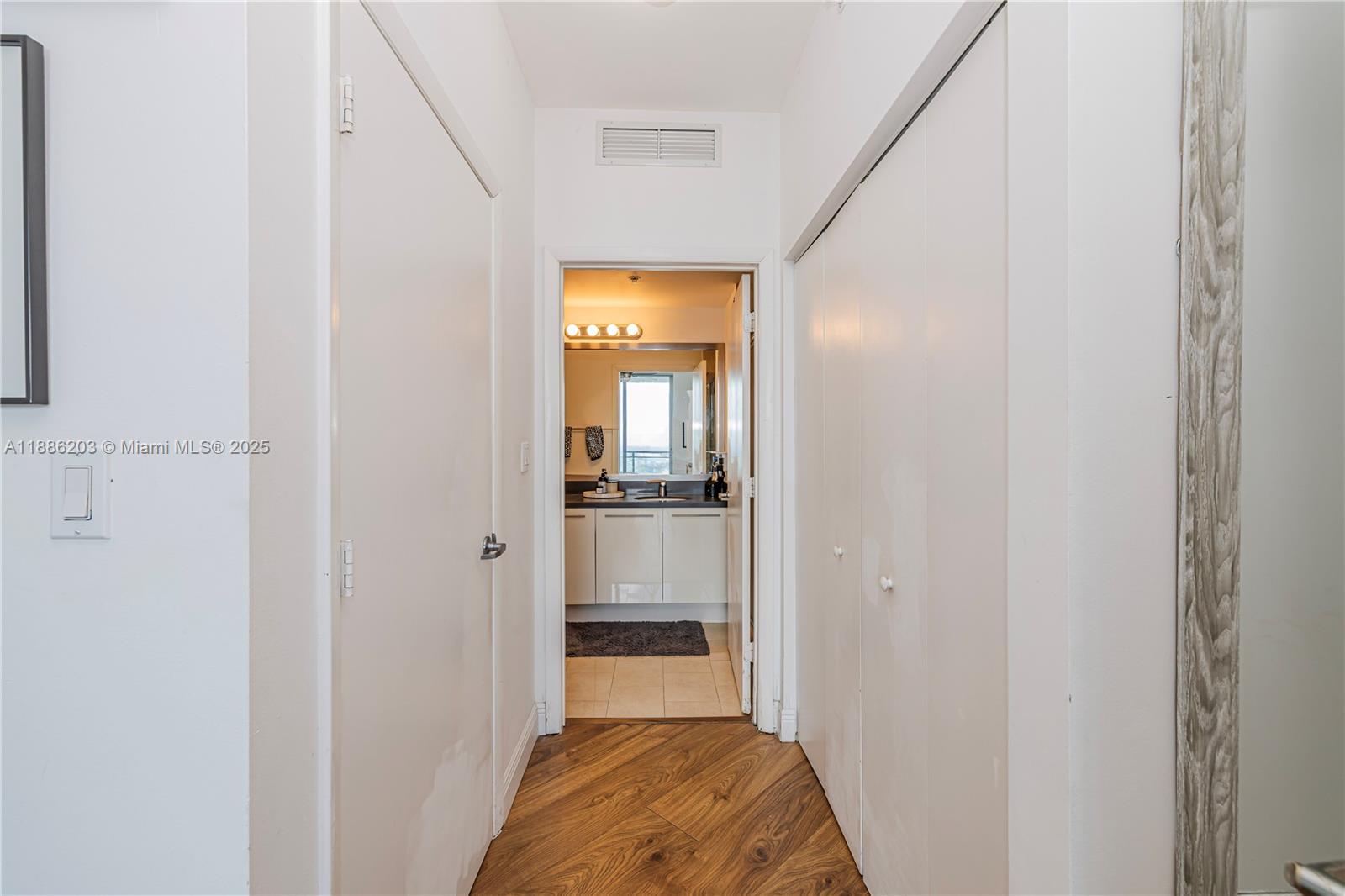 90 SW 3rd St #3705, Miami FL 33130