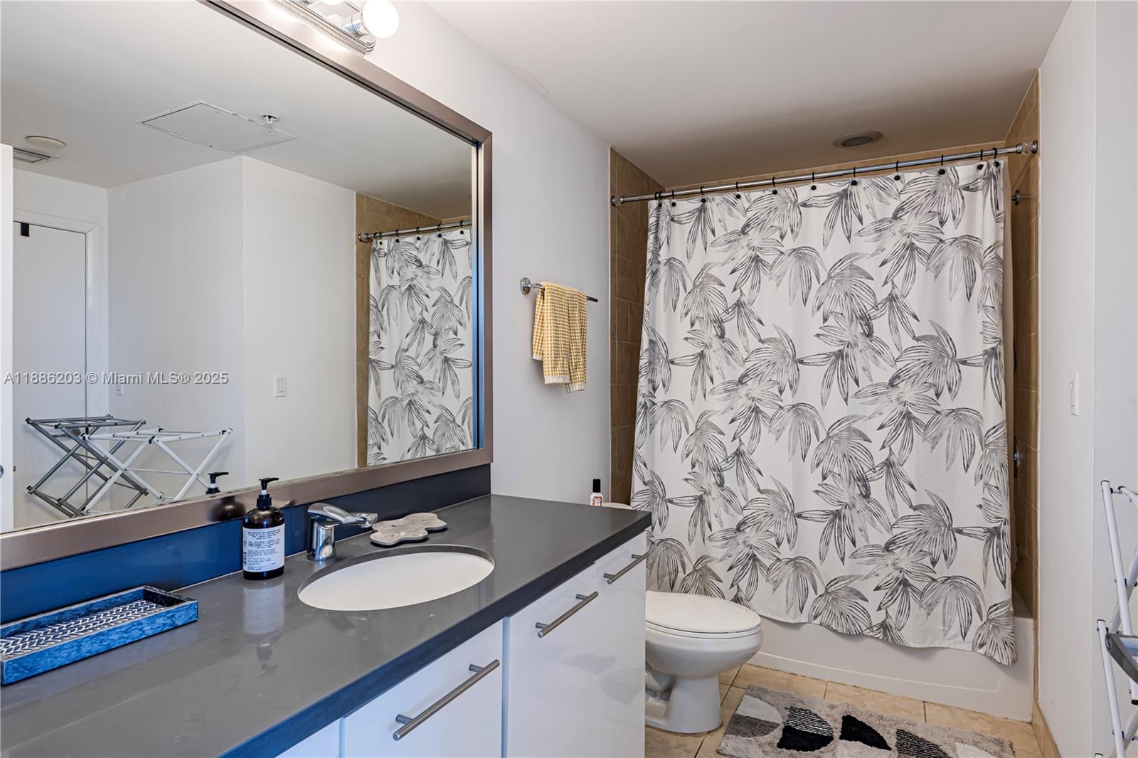 90 SW 3rd St #3705, Miami FL 33130