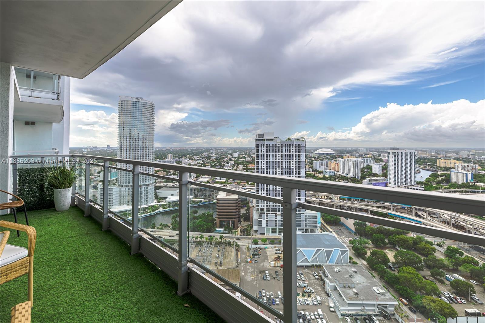 90 SW 3rd St #3705, Miami FL 33130