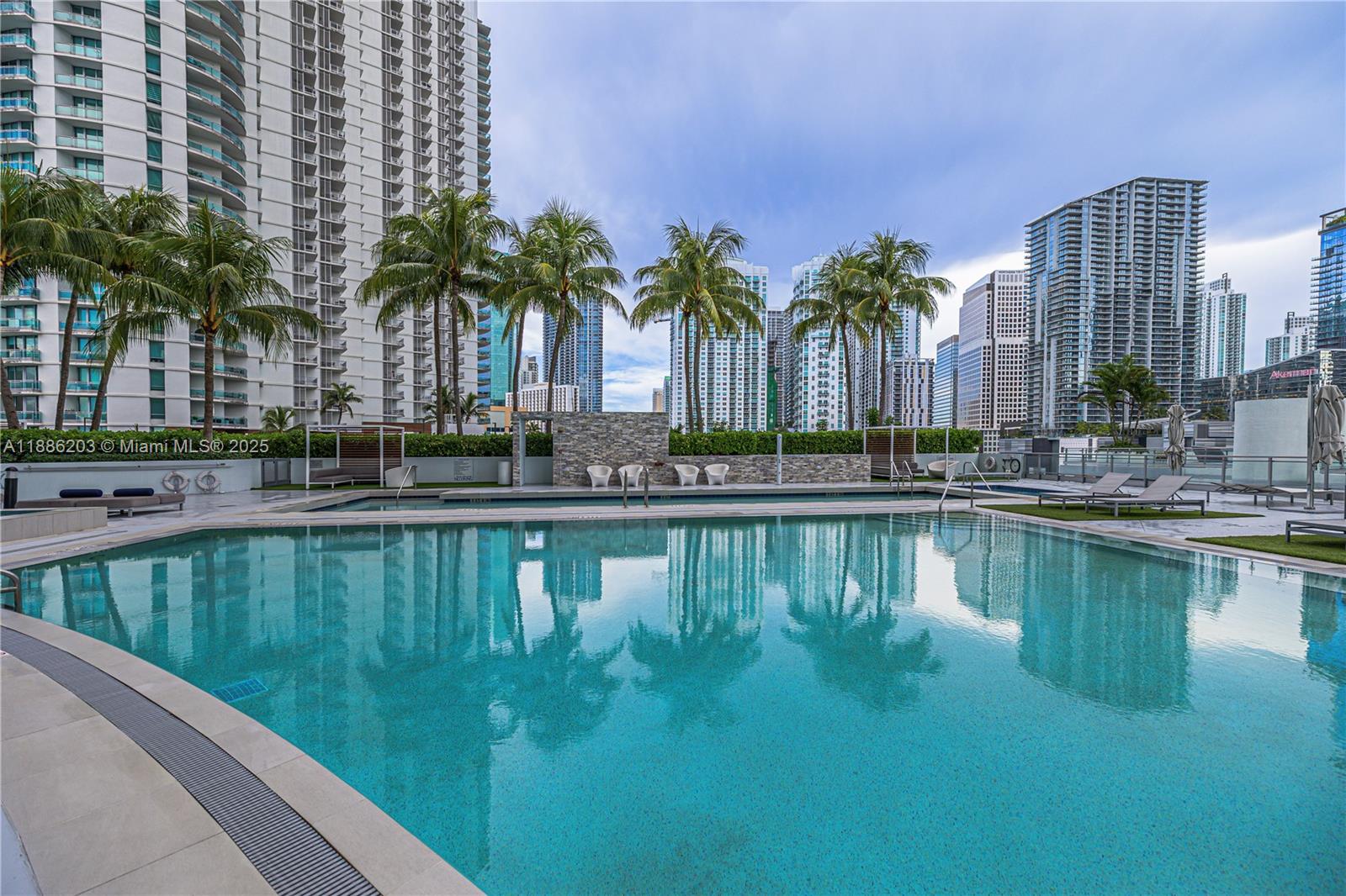 90 SW 3rd St #3705, Miami FL 33130