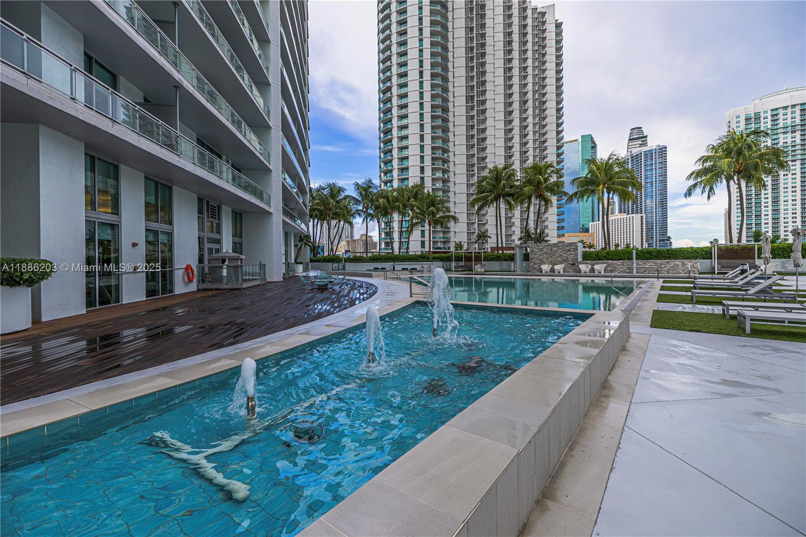 90 SW 3rd St #3705, Miami FL 33130