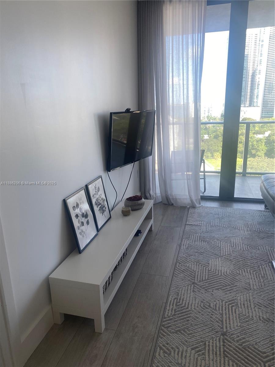 121 NE 34th St #1007, Miami FL 33137