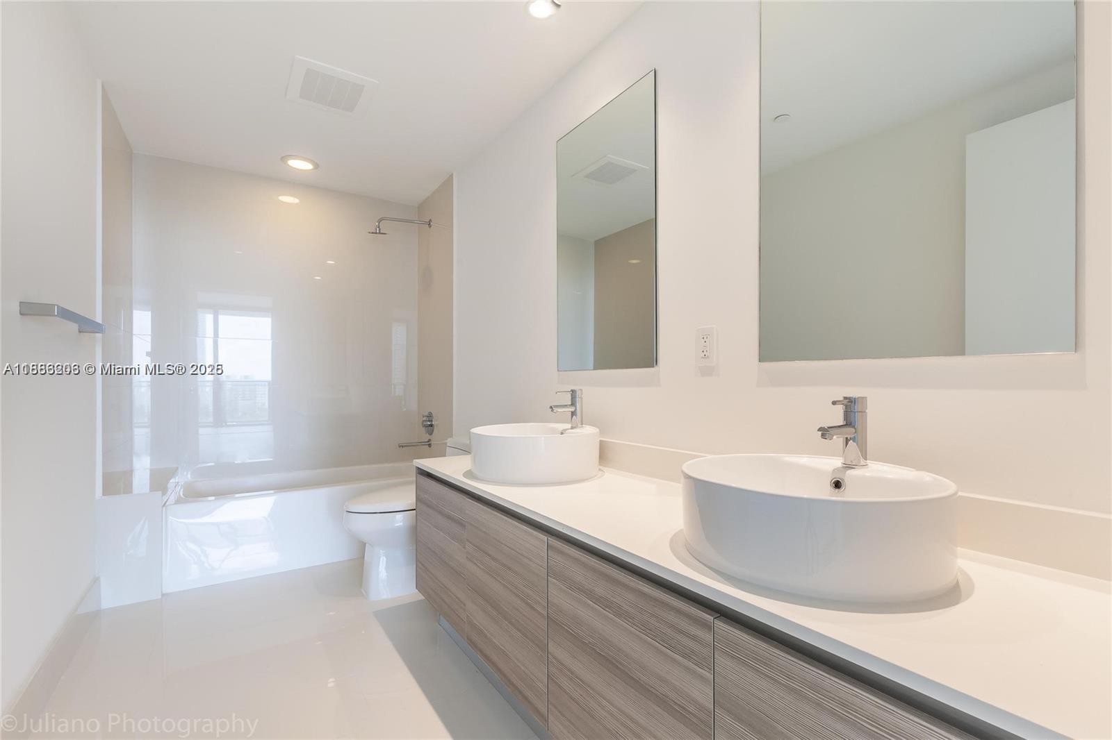 121 NE 34th St #1007, Miami FL 33137